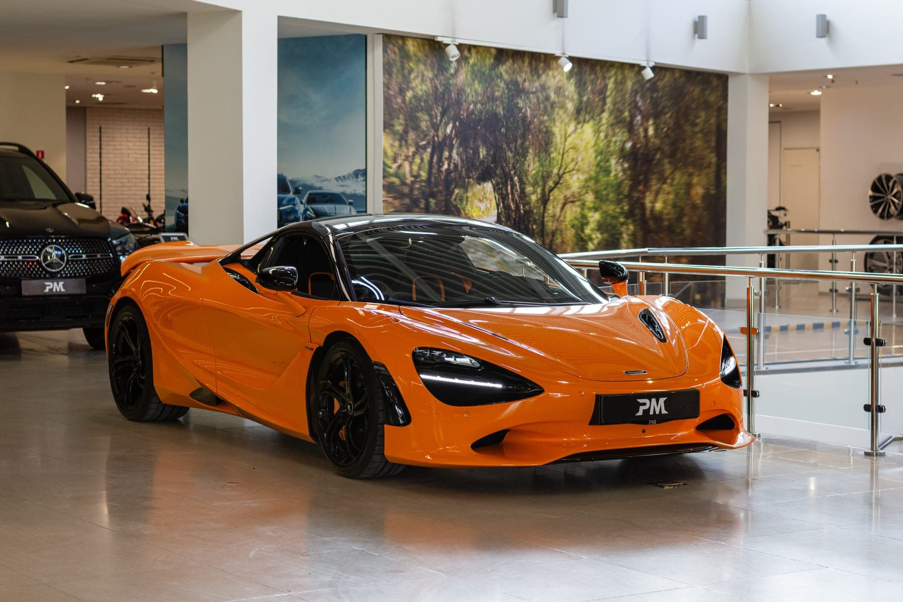 McLaren 750S с пробегом, Оранжевый